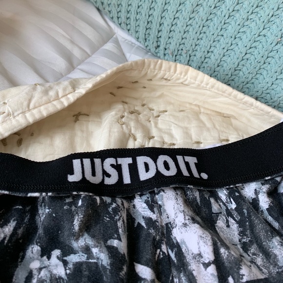 Black and White Nike Leggings - Picture 2 of 2